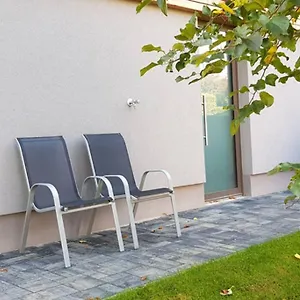 Apartmán With Back Garden, Karlovy Vary